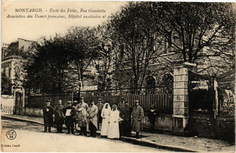Carte postale ancienne Montargis-Ecole des Filles Rue Gambetta Association des Dames à Montargis