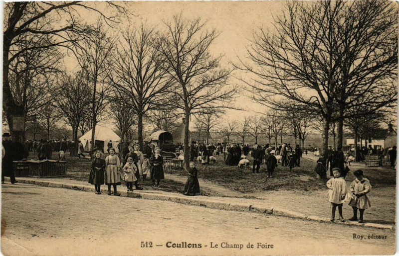 Carte postale ancienne Coullons-Le Champ de Foire à Coullons