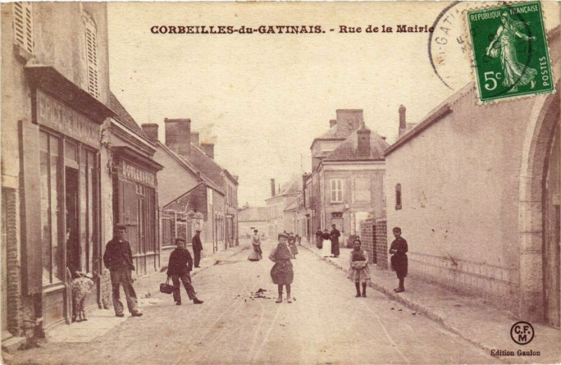 Carte postale ancienne Rue de la Mairie à Corbeilles