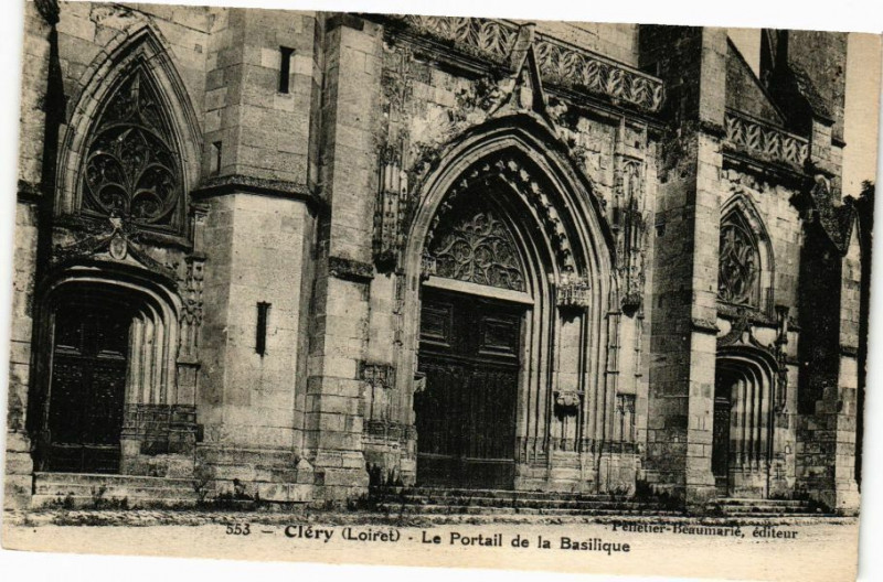 Carte postale ancienne Clery-Le Portail de la Basilique