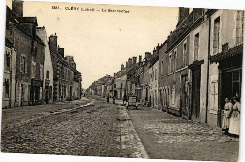 Carte postale ancienne Clery-La Grande Rue