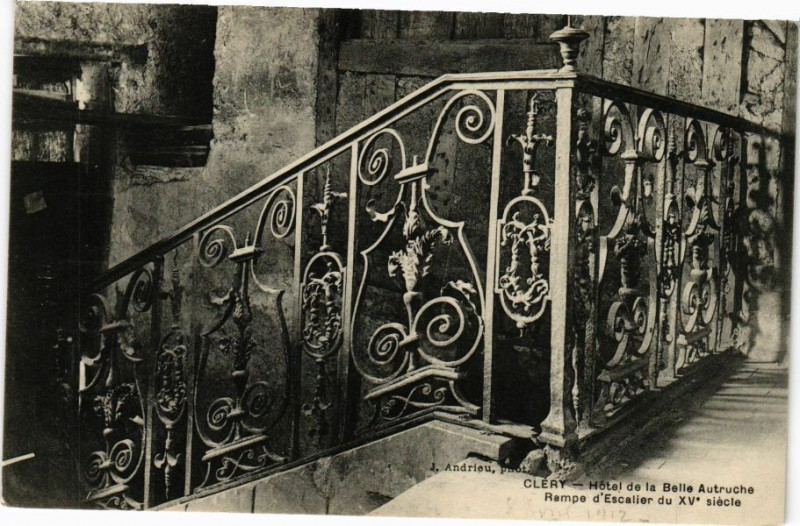 Carte postale ancienne Clery-Hotel de la Belle Autruche Rampe d'Escalier