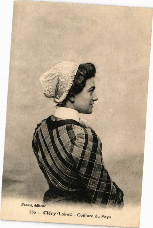 Carte postale ancienne Clery-Coiffure du Pays