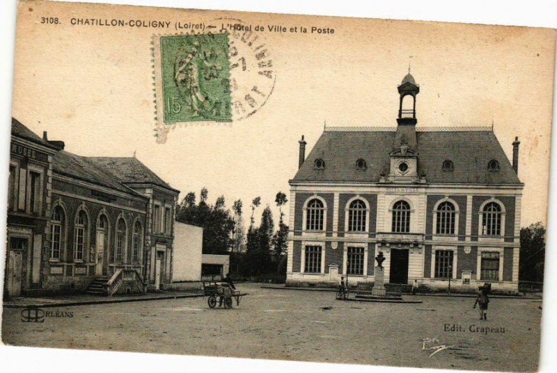 Carte postale ancienne Chatillon-Coligny-L'Hotel de Ville et la Poste