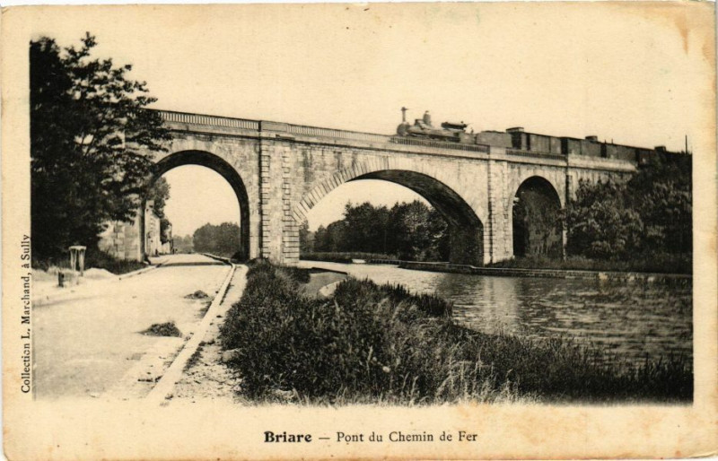 Carte postale ancienne Briare-Pont du Chemin de Fer à Briare