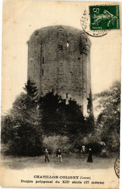 Carte postale ancienne Chatillon-Coligny - Donjon polygonal du Xii siecle à Châtillon-Coligny