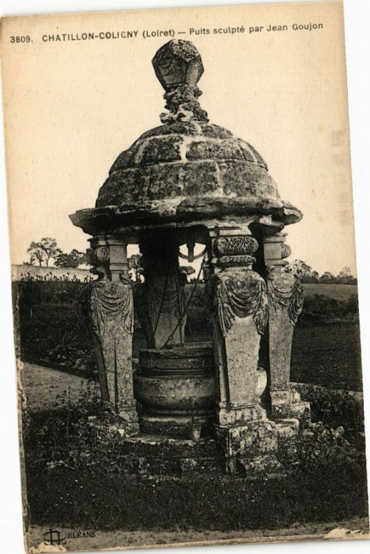 Carte postale ancienne Chatillon - Coligny - Puits sculpte par Jean Goujon