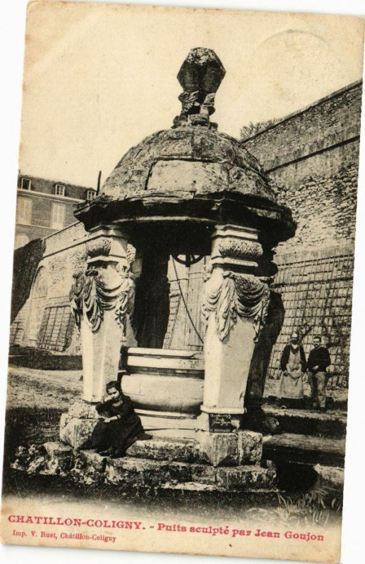 Carte postale ancienne Chatillon-Coligny - Puits sculpte par Jean Goujon à Châtillon-Coligny
