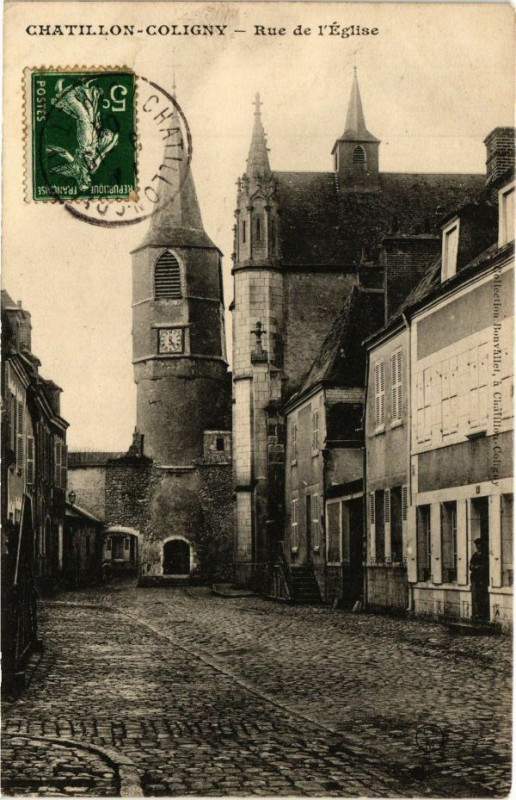 Carte postale ancienne Chatillon-Coligny - Rue de l'Eglise à Châtillon-Coligny