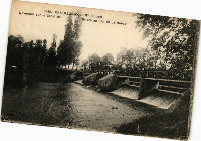 Carte postale ancienne Chatillon-Coligny - Deversoir sur le Canal de Briare au à Châtillon-Coligny