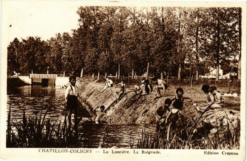 Carte postale ancienne Chatillon-Coligny - La Lanciere - La Baignade à Châtillon-Coligny