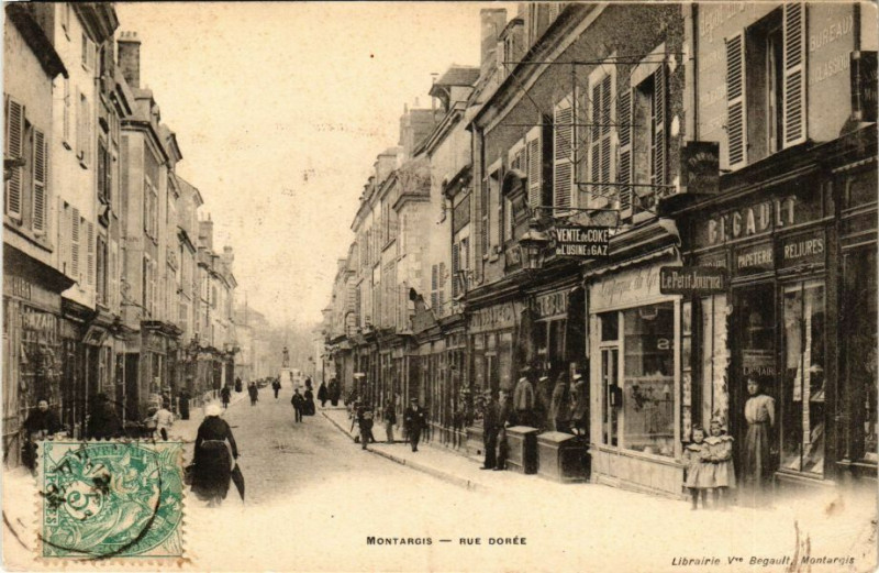 Carte postale ancienne Montargis - Rue Dorée à Montargis