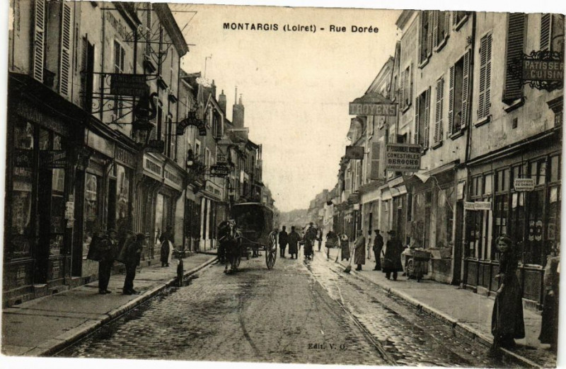 Carte postale ancienne Montargis - Rue Dorée à Montargis