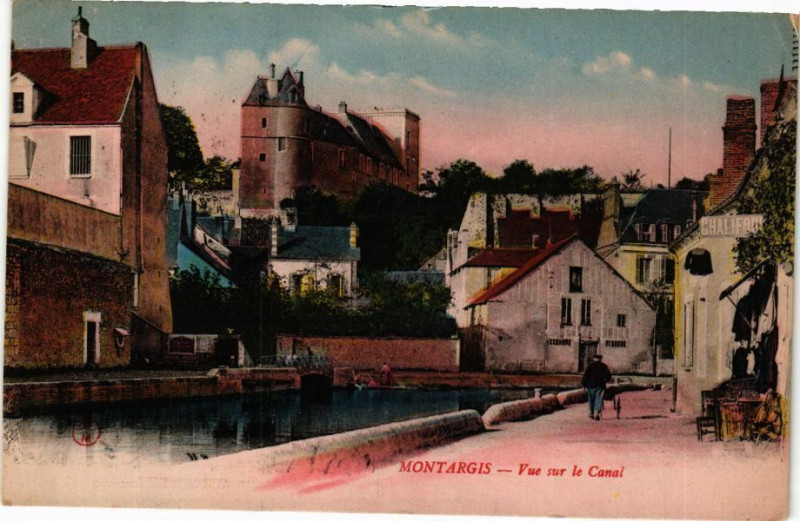 Carte postale ancienne Montargis - Vue sur le Canal à Montargis