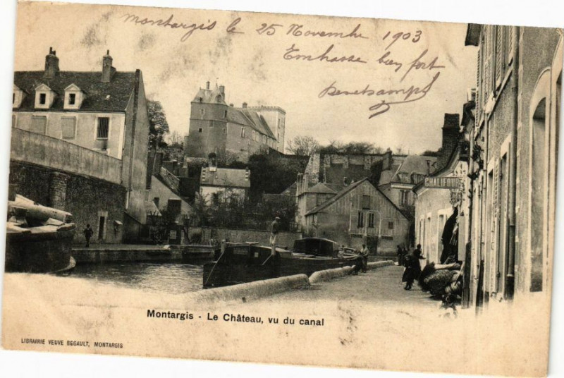 Carte postale ancienne Montargis - Le Chateau vu du canal à Montargis