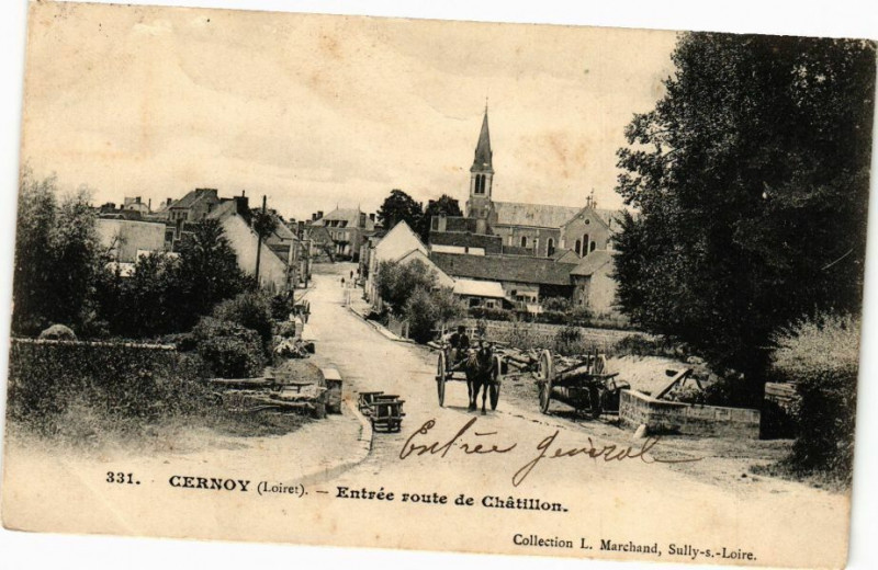 Carte postale ancienne Cernoy - Entrée route de Chatillon