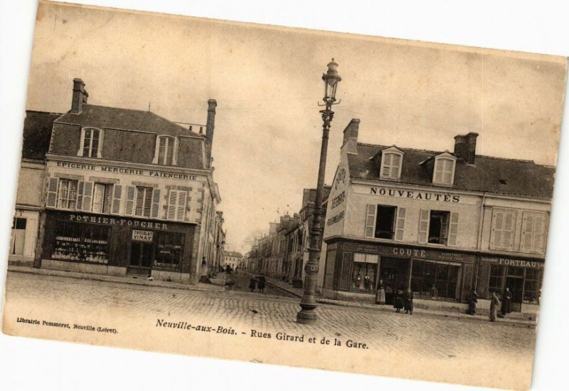 Carte postale ancienne Neuville-aux-Bois - Rues Girard et le Gare à Neuville-aux-Bois