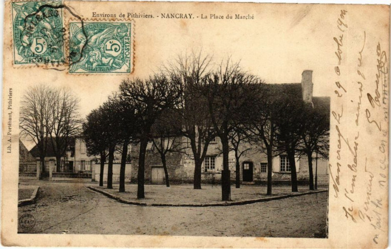 Carte postale ancienne Env. de Pithiviers - Nancray - La Place du Marché à Pithiviers