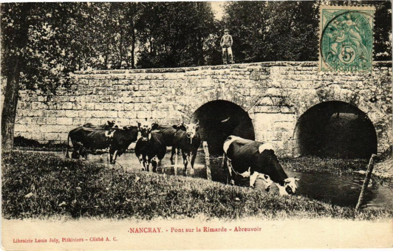 Carte postale ancienne Nancray - Pont sur la Rimarde - Abrevoir