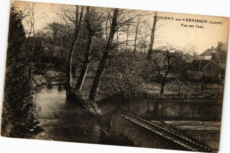 Carte postale ancienne Nogent sur-Vernisson - Vue sur l'eau à Nogent-sur-Vernisson