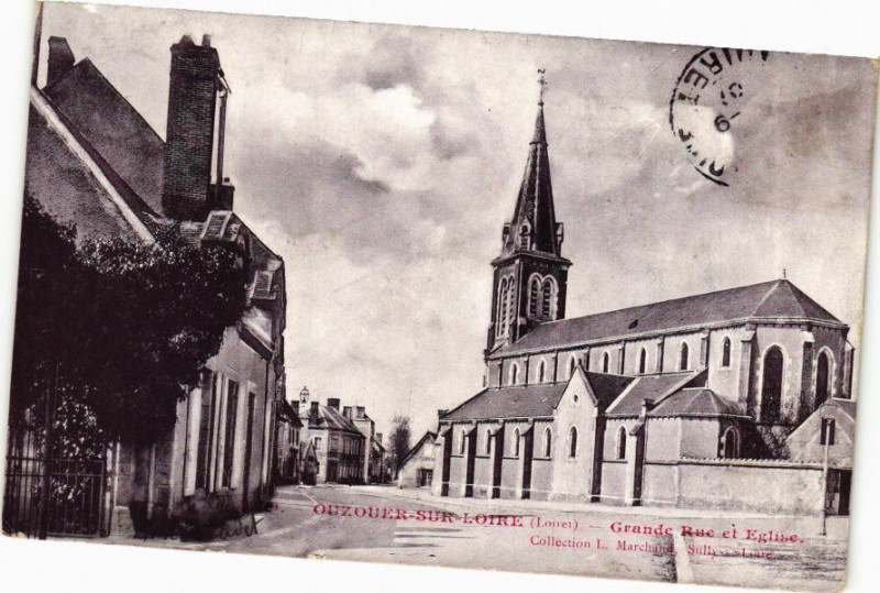 Carte postale ancienne Ouzouer-sur - Loire - Grande Rue et Eglise à Ouzouer-sur-Loire