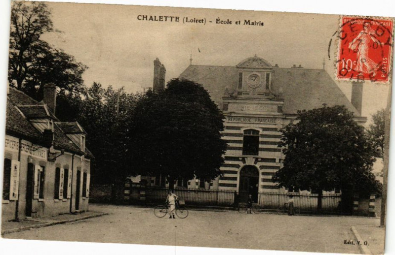 Carte postale ancienne Chalette - Ecole et Mairie