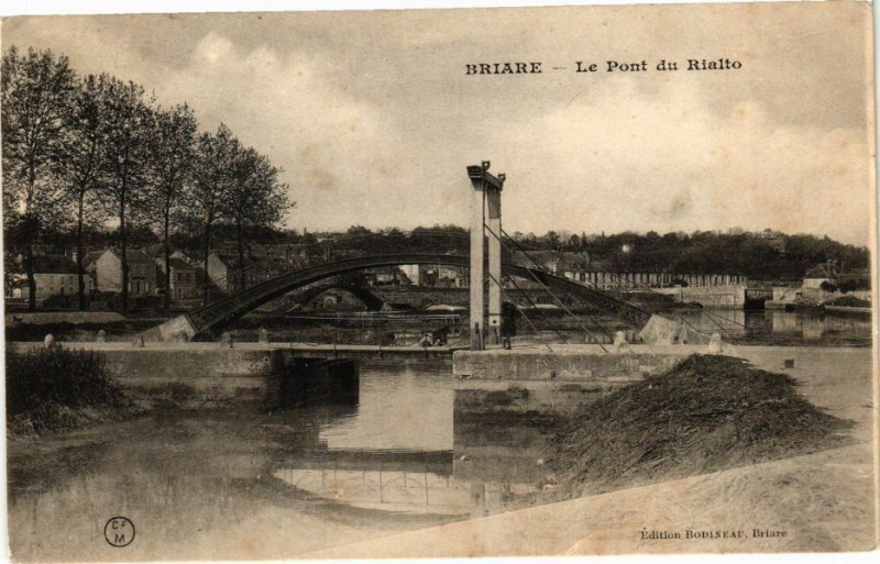 Carte postale ancienne Briare - Le Pont du Rialto à Briare
