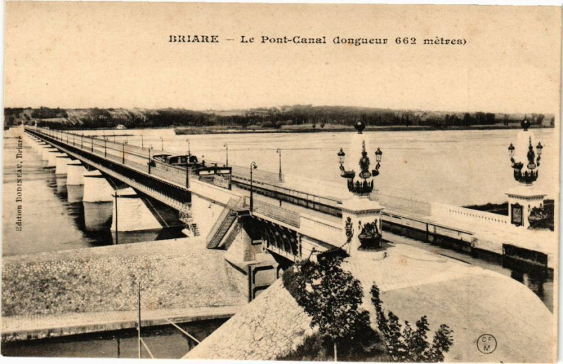 Carte postale ancienne Briare - Le Pont-Canal (longueur 662 metres) à Briare