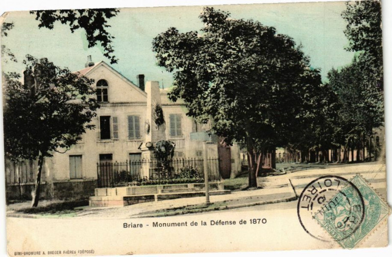Carte postale ancienne Briare - Monument de la Defense de 1870 à Briare