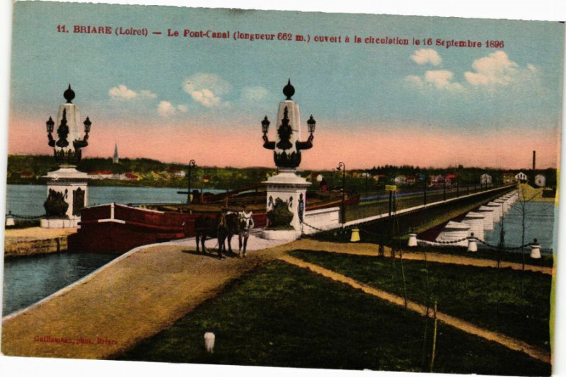Carte postale ancienne Briare - Le Pont-Canal (long.662 m) ouvert a la circulation à Briare