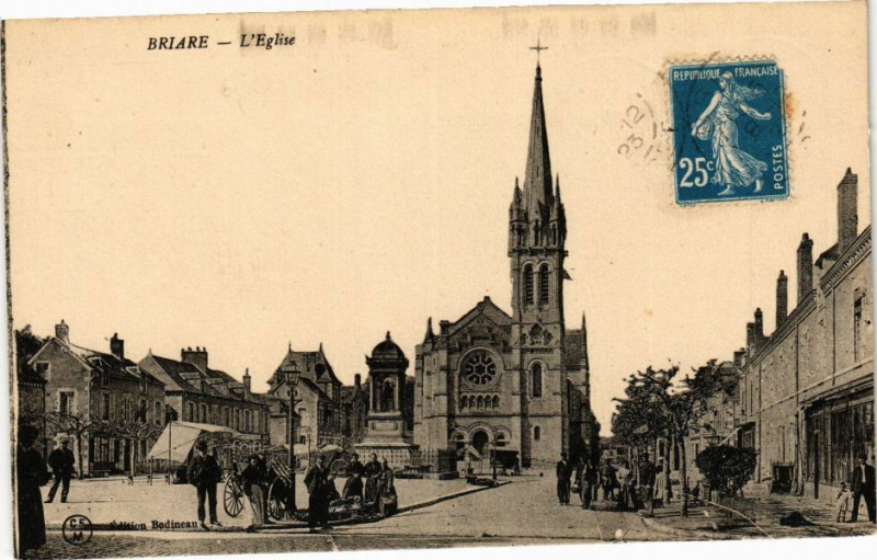 Carte postale ancienne Briare - L'Eglise à Briare