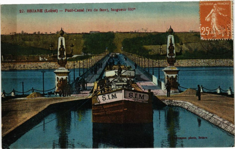 Carte postale ancienne Briare - Pont-Canal (vu de face) longueur 660 m à Briare