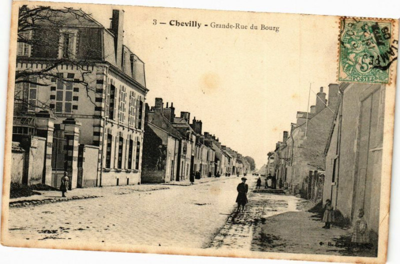Carte postale ancienne Chevilly - Grande-Rue du Bourg à Chevilly
