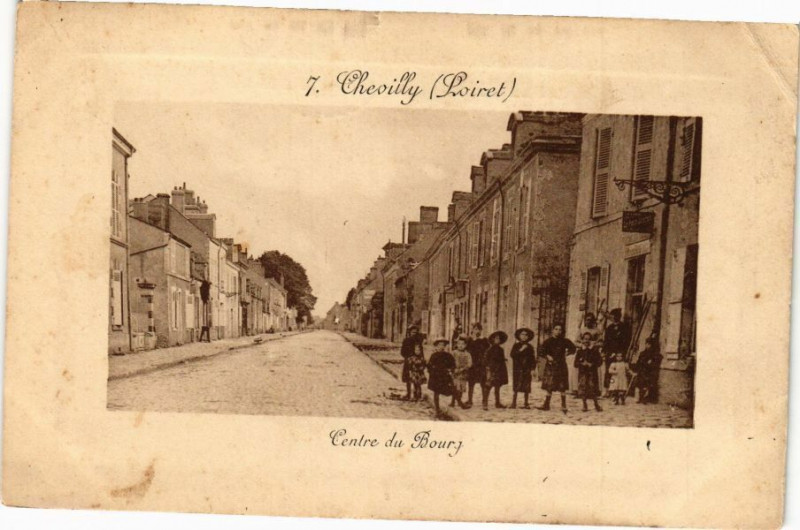 Carte postale ancienne Chevilly - Centre du Bourg à Chevilly