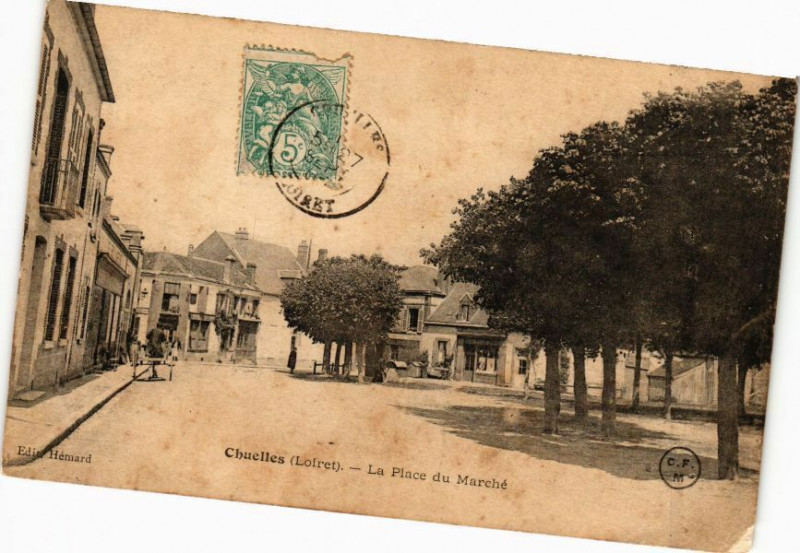Carte postale ancienne Chuelles - La Place du Marché à Chuelles