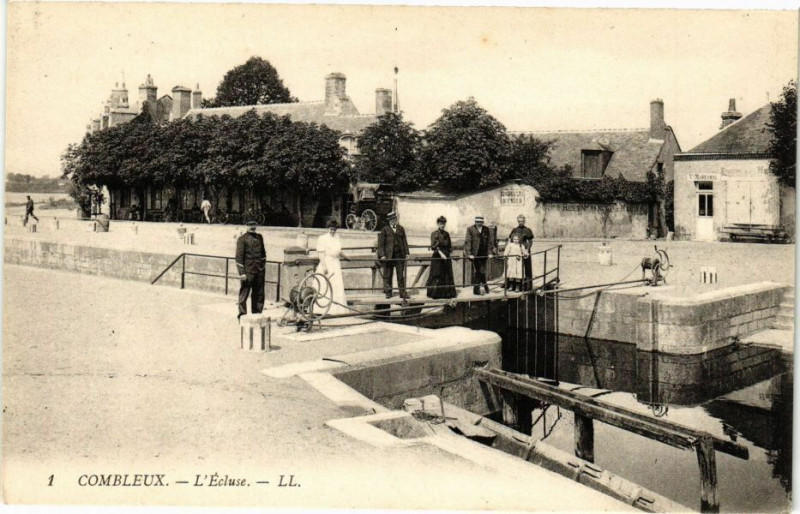 Carte postale ancienne Combleux - L'Ecluse à Combleux