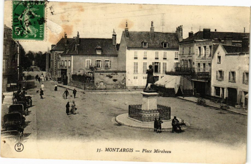 Carte postale ancienne Montargis - Place Mirabeau à Montargis