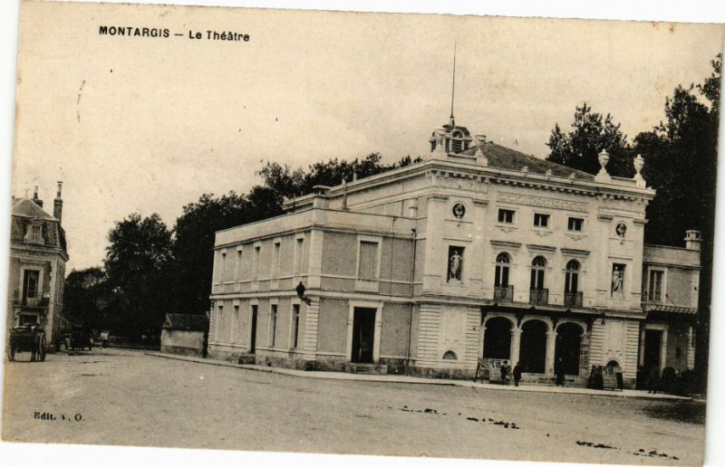 Carte postale ancienne Montargis - Le Theatre à Montargis