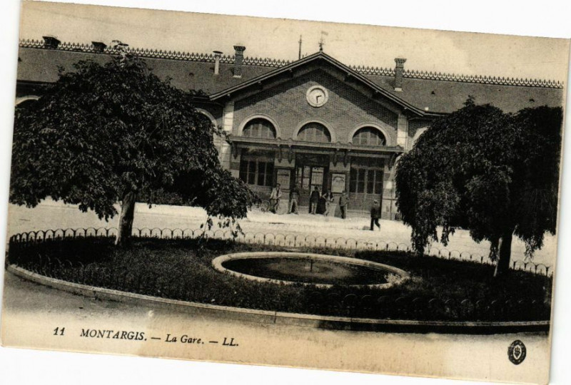 Carte postale ancienne Montargis - La Gare à Montargis
