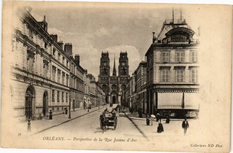 Carte postale ancienne Orleans - Perspctive de la Rue Jeanne d'Arc à Orléans