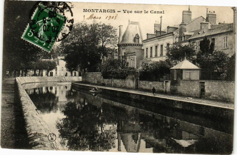 Carte postale ancienne Montargis - Vue sur le Canal à Montargis