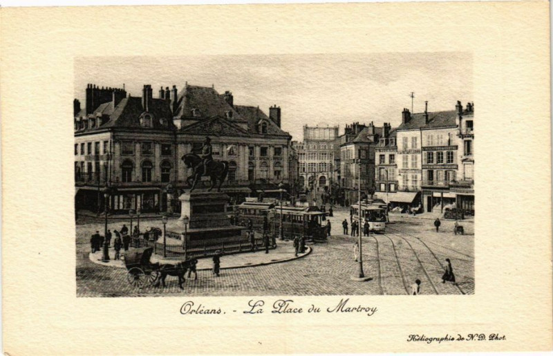 Carte postale ancienne Orleans - Place du Martroi à Orléans