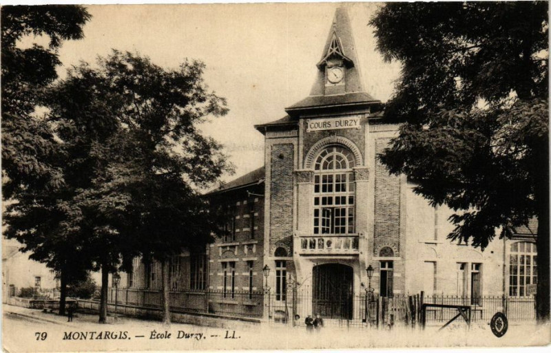 Carte postale ancienne Montargis - Ecole Durzy à Montargis