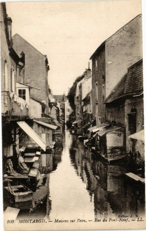 Carte postale ancienne Montargis - Maisons sur l'eau - Rue du Pont-Neuf à Montargis