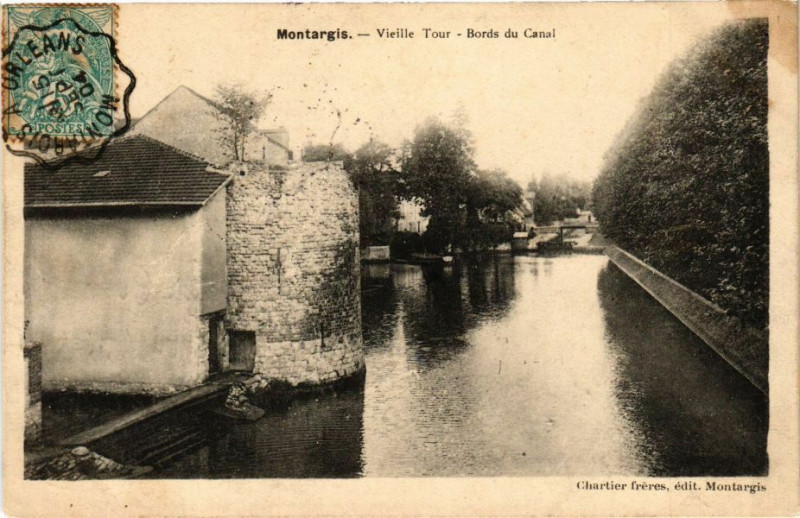 Carte postale ancienne Montargis - Vieille Tour - Bords du Canal à Montargis