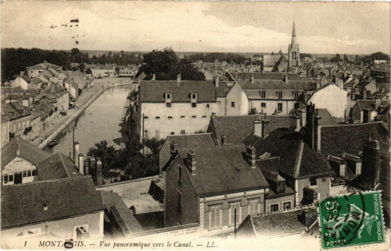 Carte postale ancienne Montargis - Vue panoramique vers le Canal à Montargis