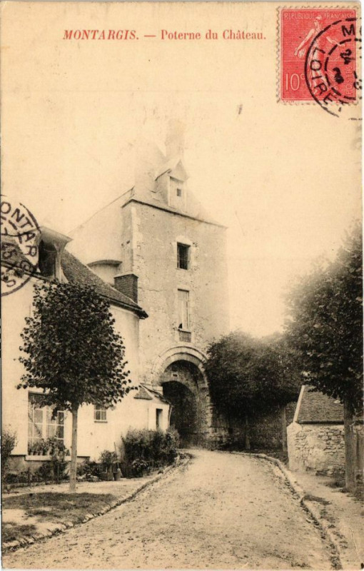 Carte postale ancienne Montargis - Poterne de Chateau à Montargis