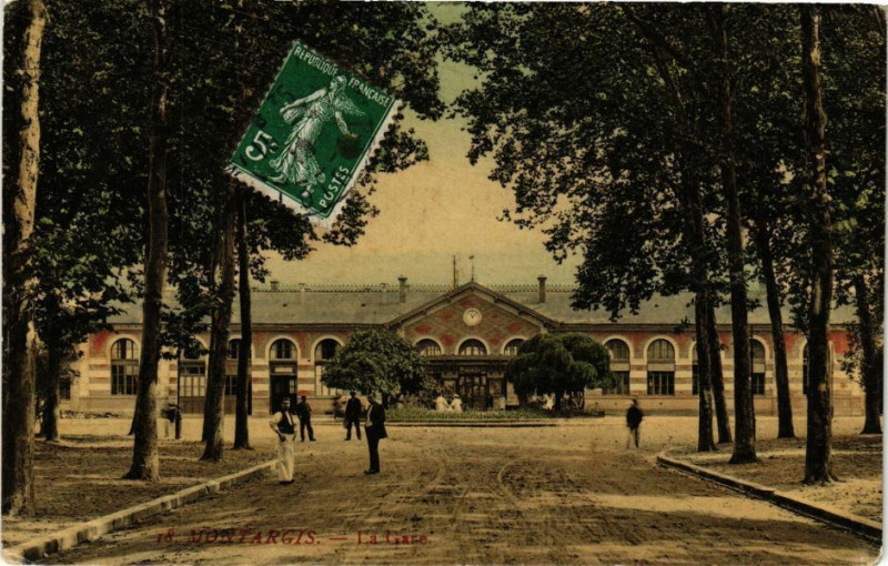Carte postale ancienne Montargis - La Gare à Montargis