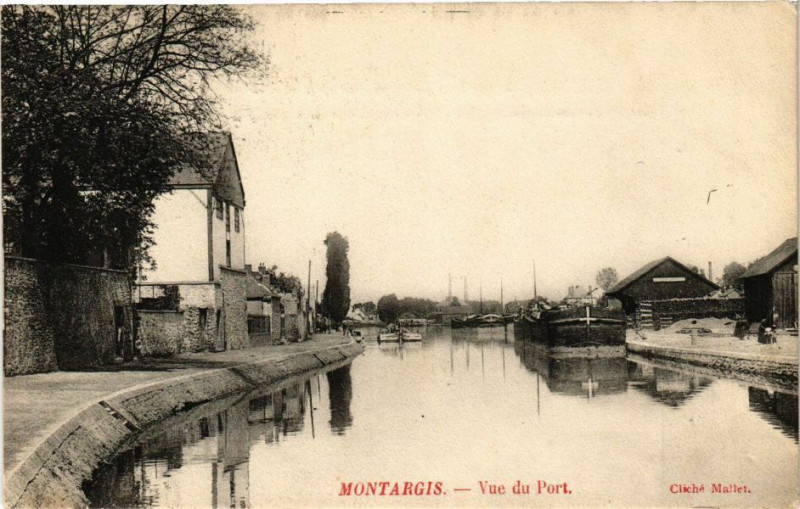 Carte postale ancienne Montargis - Vue du Port à Montargis