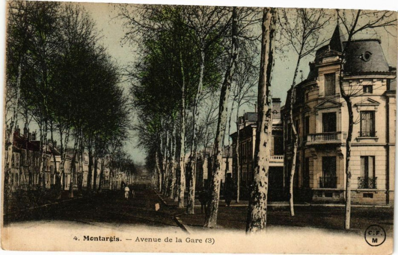 Carte postale ancienne Montargis - Avenue de la Gare à Montargis